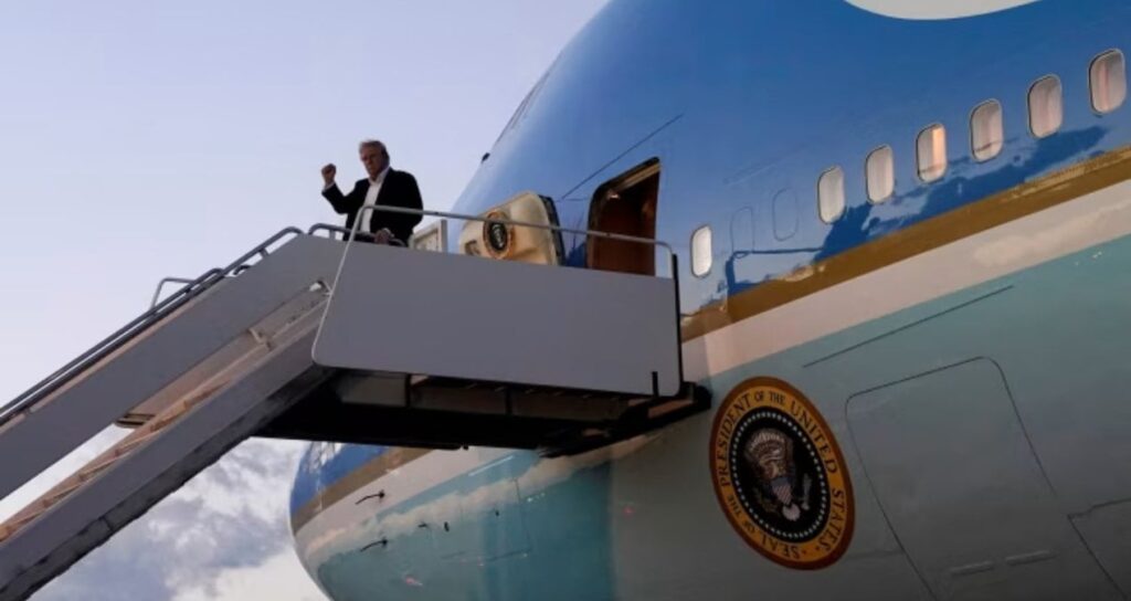 Trump, Katarlılardan 600 milyar değerinde ‘hediye uçak’ alıyor