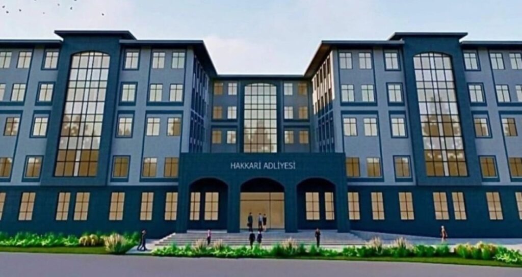 Ülkede adalet yok ama sarayları çok