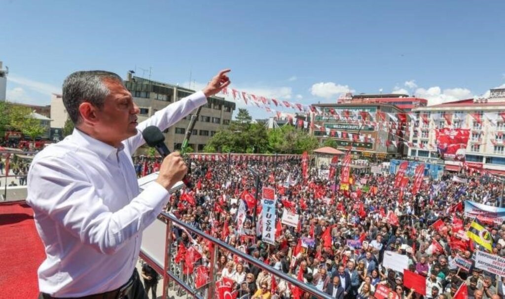 Van’da yurttaşlara seslenen Özel, ‘Sandığın işlevsiz kılınmaya’ çalışıldığına dikkat çekti: Terörsüz Türkiye’ye evet