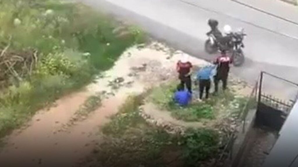 Vatandaşı darbeden polis memurlarına uzaklaştırma