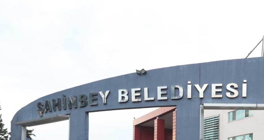 AKP’li belediye bakanlığın ifşa ettiği firmayla yıllarca çalışmış!