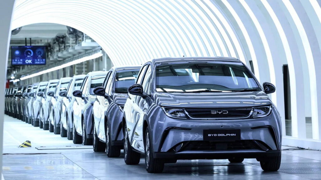 BYD iki devi hizmete aldı! Binlerce araçlık gemiler yola çıktı…