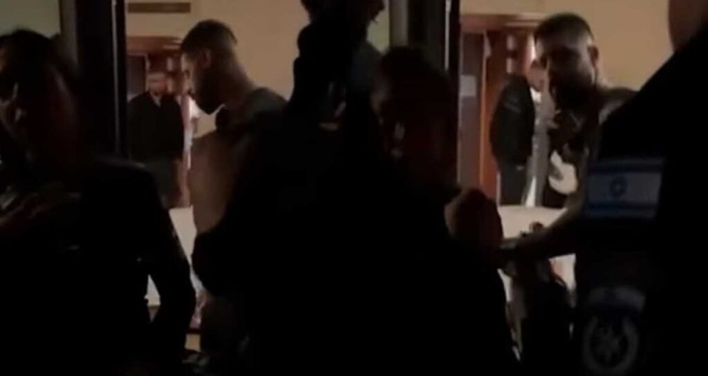 İsrail polisi TRT ve yabancı televizyon kanallarına baskın düzenledi