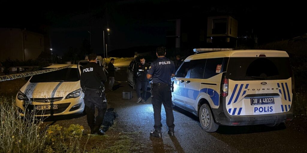 Kayseri’de sokakta tartıştığı 3 kişiyi tüfekle vurdu