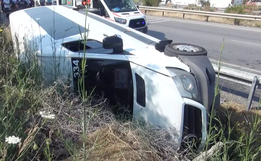 Manavgat’ta Tur Minibüsü Devrildi: 5 Yaralı
