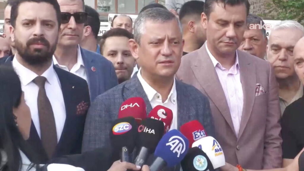 Özgür Özel, bayram namazı çıkışı konuştu… ‘Akın Gürlek’ soruşturmasına yanıt: ‘O gün ne söylediysem altına imza atıyorum’