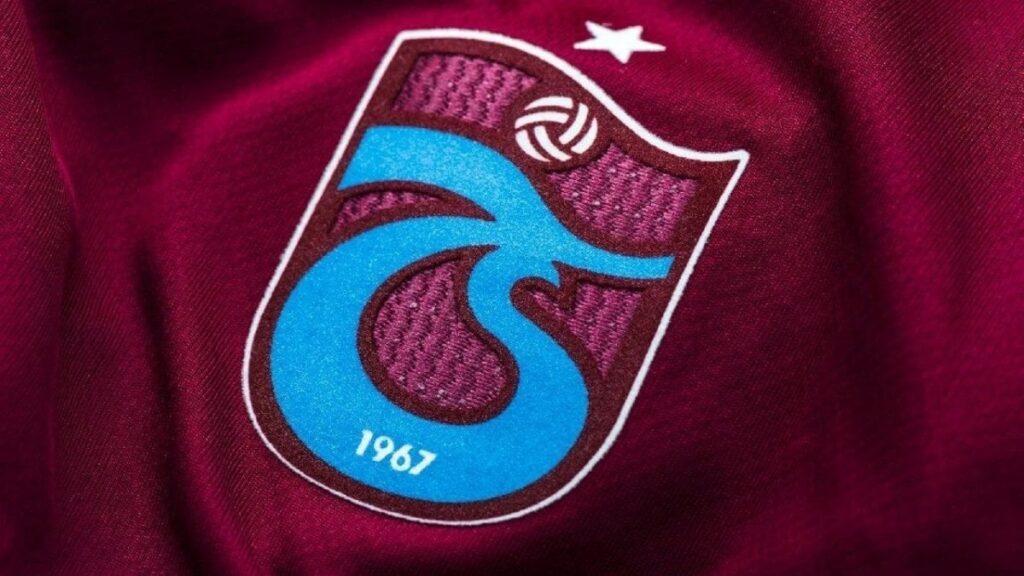 Trabzonspor 4 yıllık imzayı yeni formayla açıkladı!