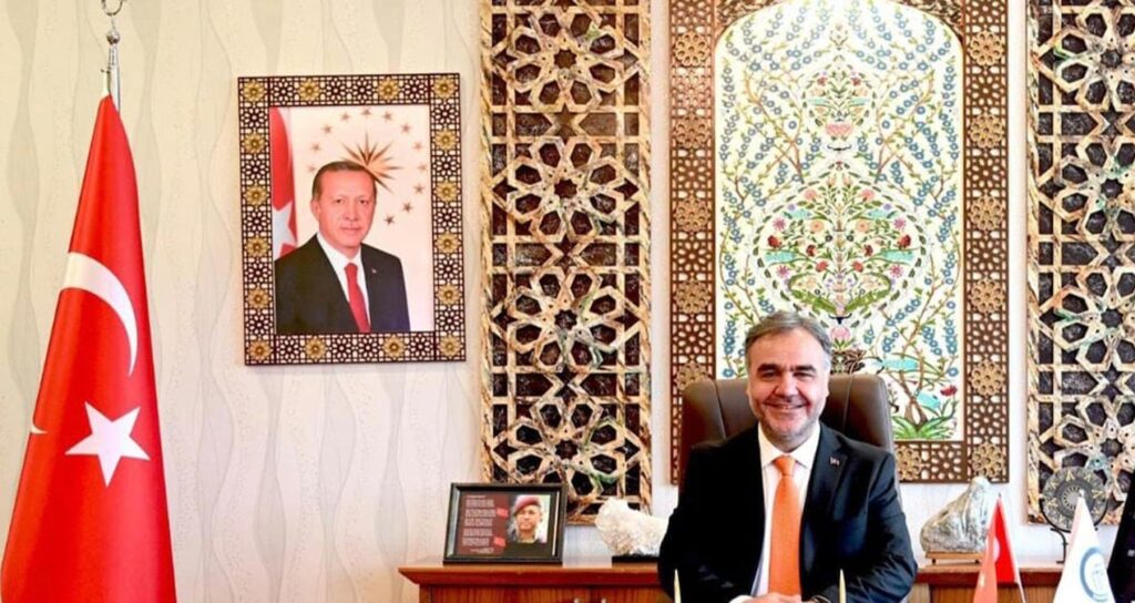 Yolsuzluk gitti, yandaş geldi: Üniversiteye AKP’li Rektör atandı