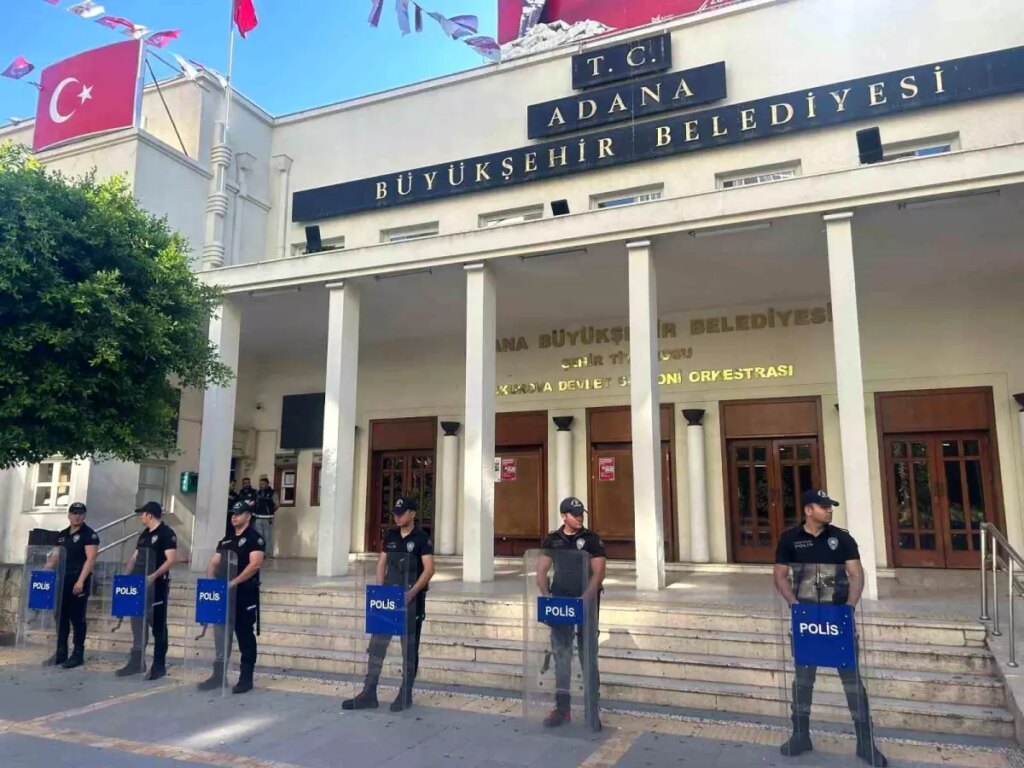 Adana Büyükşehir Belediye Başkanı Zeydan Karalar Gözaltına Alındı