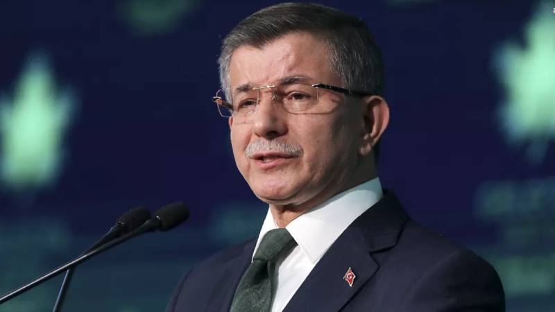 Ahmet Davutoğlu’ndan CHP’li belediyelere düzenlenen yeni dalga operasyonlarına tepki: Gelecek nesilleriniz için korkun!