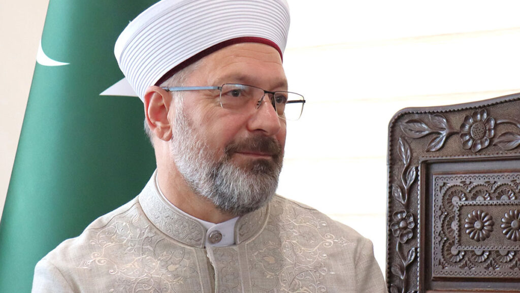 Ali Erbaş 13 kez dünya turu yaptı ama… Atatürk’ü unuttu