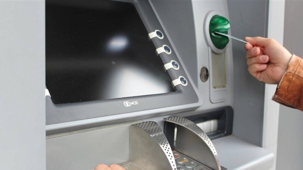 ATM’lerde yeni dönem başlıyor! Artık kartınızı taktığınızda bu uyarıyla karşılaşabilirsiniz: 6 ayda bir…