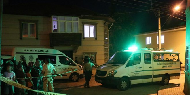 İşten dönen kadın evde iki kişinin cesediyle karşılaştı