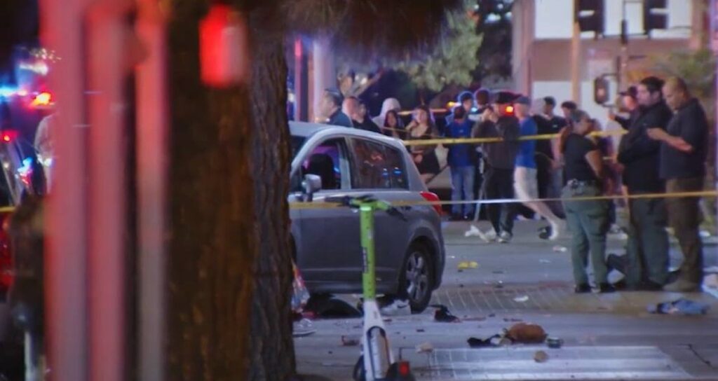 Los Angeles’ta araç kalabalığa daldı: 20 kişi yaralandı 10 kişinin durumu ağır