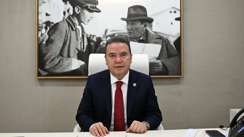 Muhittin Böcek’ten Antalyalılara mesaj: ‘Onlar bizi tutsak ettikçe çoğalacağımızı hesap edemediler’