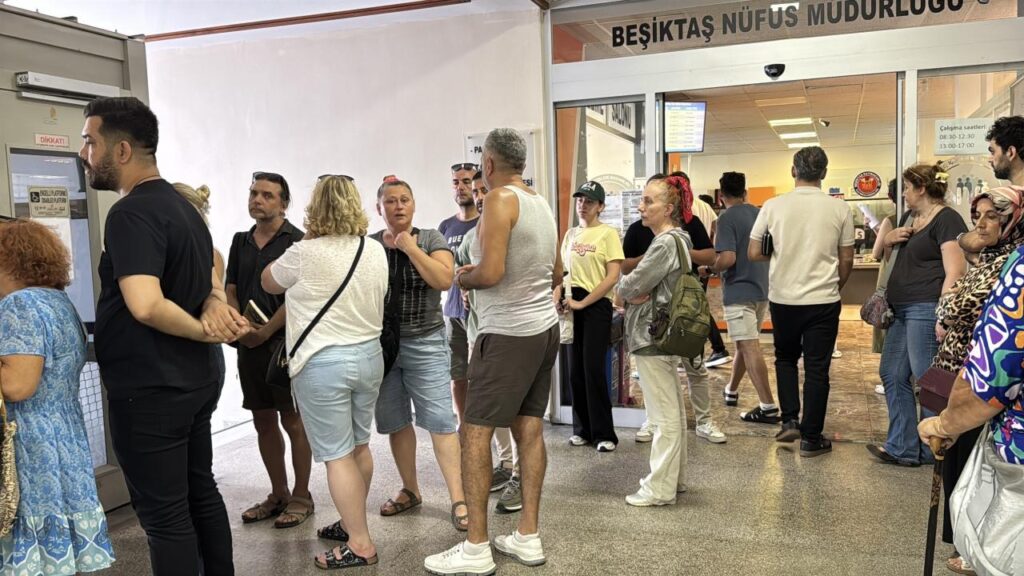 Süre doluyor… İstanbul’da ehliyet yenileme telaşı! Nüfus müdürlükleri doldu taştı