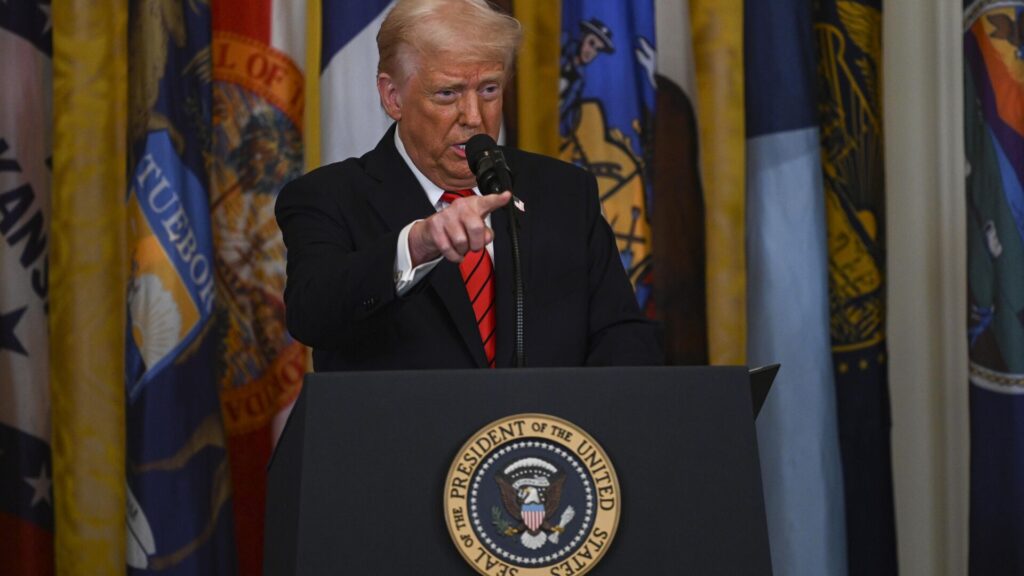 Trump: Fed Başkanı Powell derhal istifa etmeli