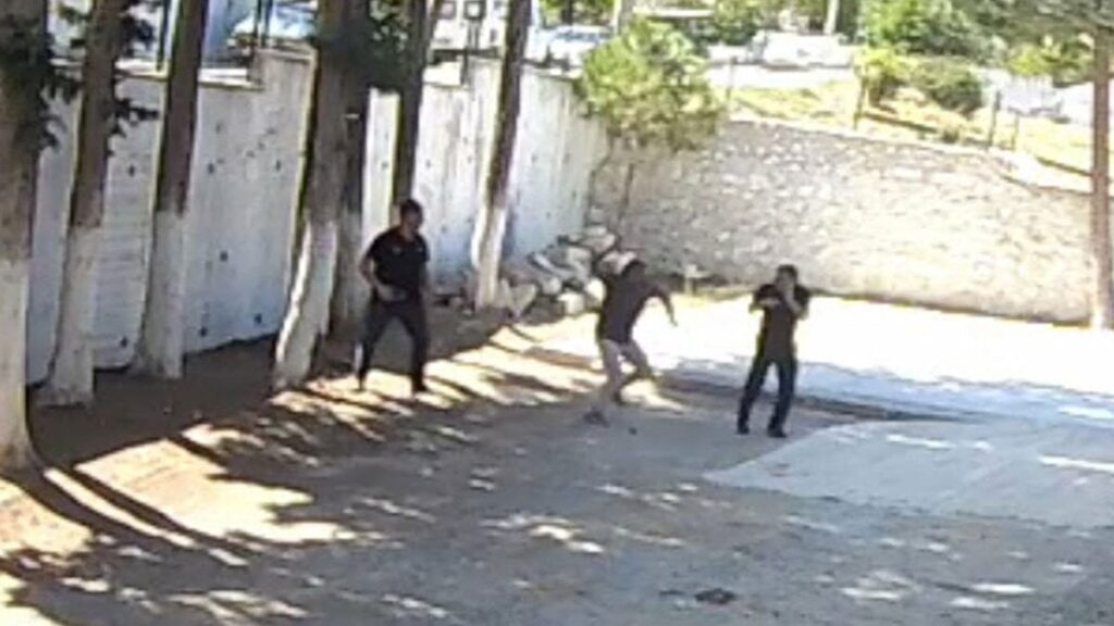 Belediye başkanı, zabıta memurlarını sopayla dövdü! Böyle skandal görülmedi…