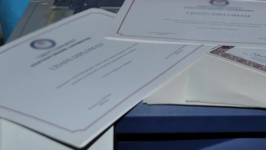 Eğitim-Bir-Sen’den ‘sahte diploma’ tepkisi: ‘’Yüzsüzler Listesi’ kamuoyuna duyurulmalıdır’