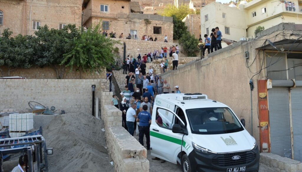 İkisi şüpheli biri kalp krizi: Aynı gün ölü bulunan kadınlar toprağa verildi