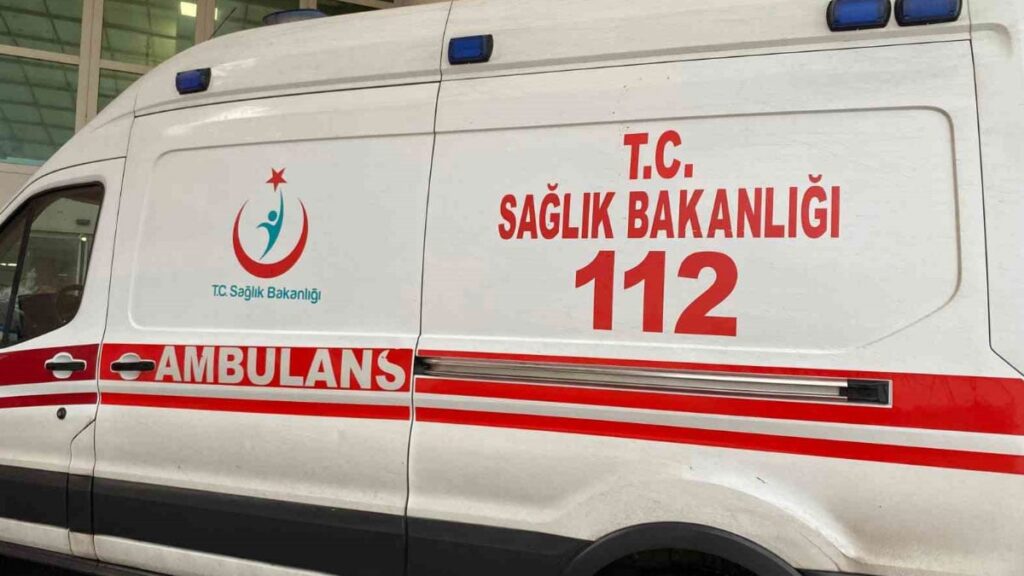 Minibüste ölüm getiren ihmalkarlık! Ebe araçtan düştü