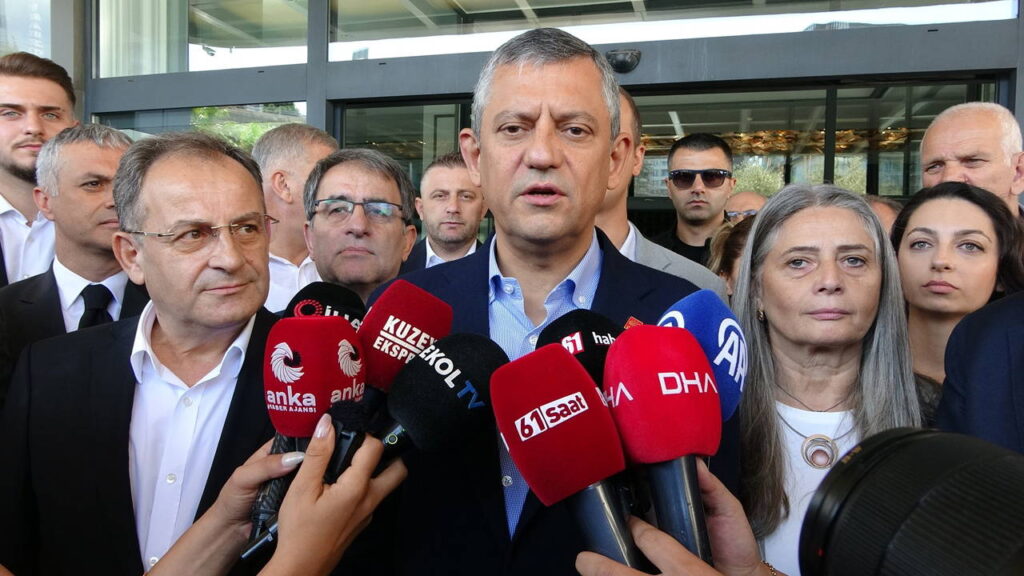 Özgür Özel’den Trabzon’da… AKP’li Adil Karaismailoğlu’nun sözlerine sert yanıt verdi