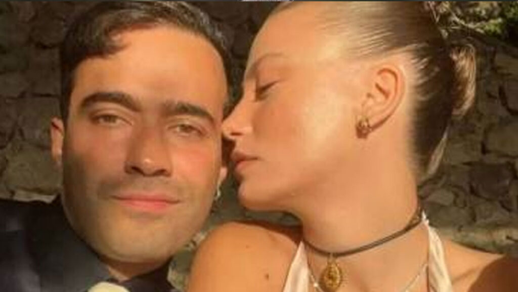 Şarkıcı Mert Demir’e vize engeli