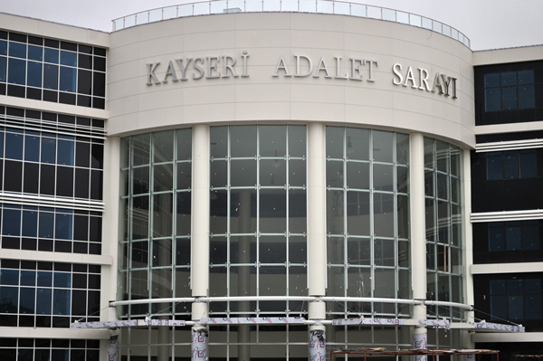 Kayseri Adliyesi’nde Teminat Skandalı: Zabıt Katibine Hapis Cezası