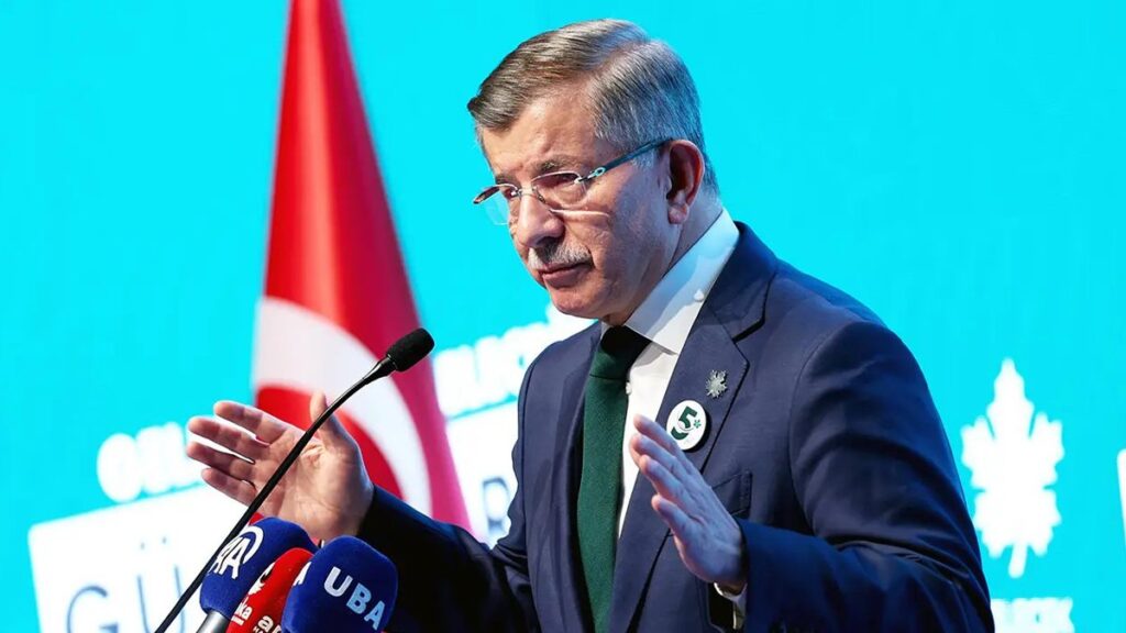 Ahmet Davutoğlu canlı yayında sinirlerine hakim olamadı! Süleyman Soylu’ya ateş püskürdü