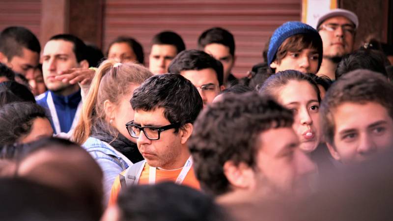 Araştırma: Gençler artık mutlu değil; Z kuşağı, tarihin en mutsuz yetişkinleri olabilir!
