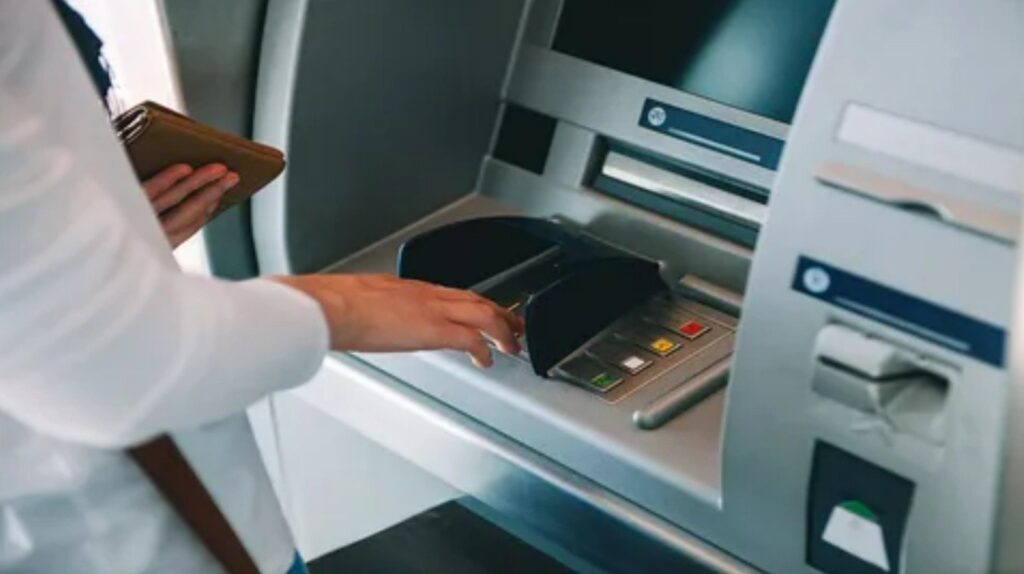 ATM’yi bu saatlerde kullananlar yandı!