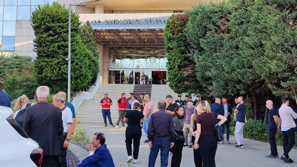 CHP’den Bayrampaşa Belediyesi operasyonuna peş peşe tepki: ‘Açıkça darbe girişimi, sandıksız Türkiye hayali!’