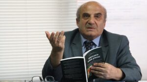İlim dünyasının acı kaybı. Prof. Dr. Zeki Arslantürk vefat etti