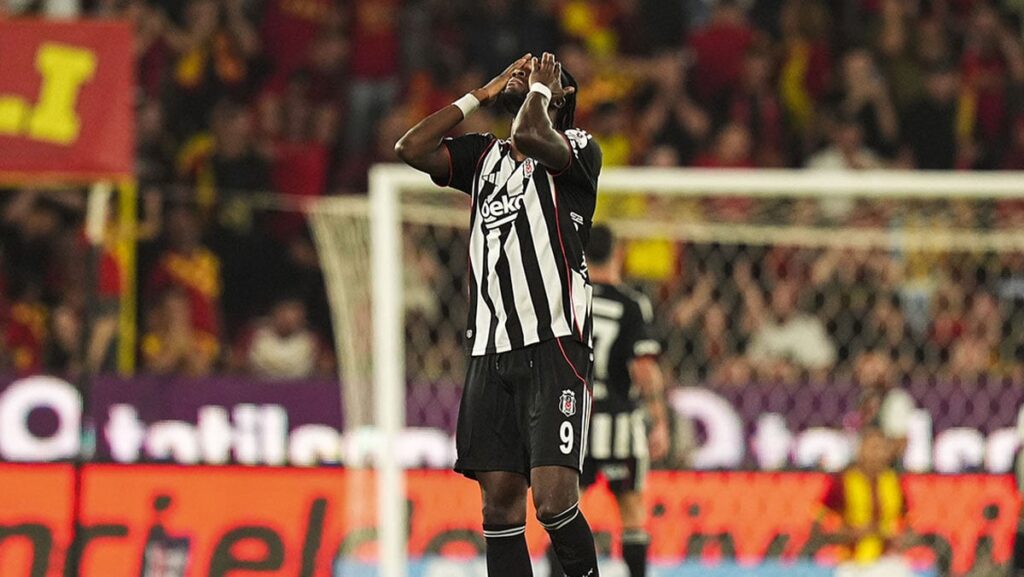 İzmir’de Beşiktaş marşı değil ‘Medcezir’ çaldı