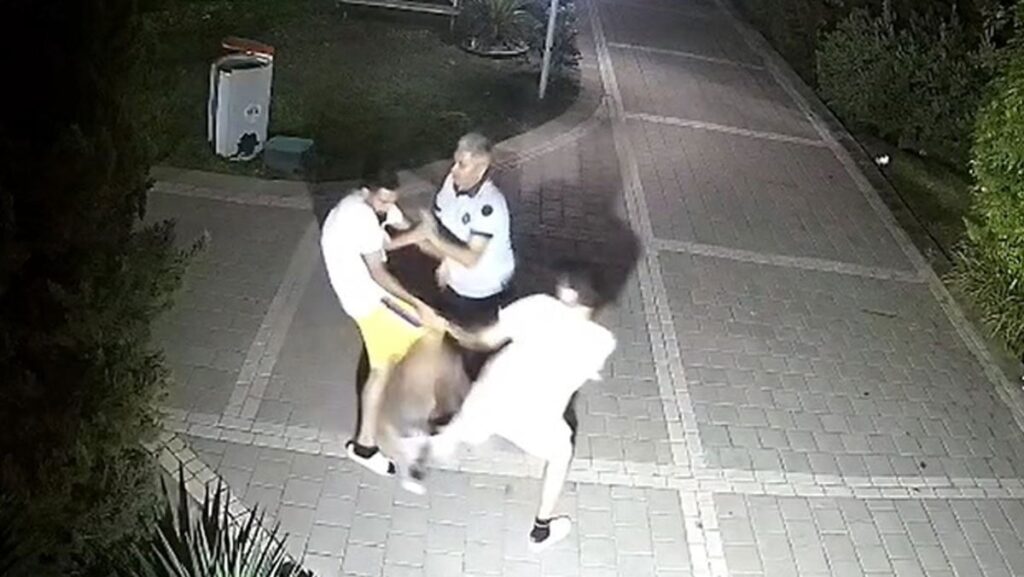 Oğluyla kavga eden çocuğu darbetti