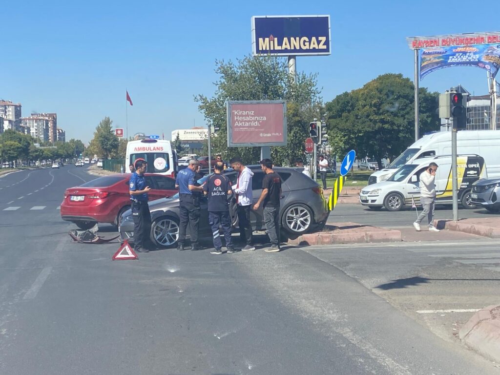 Kayseri Sanayi Girişinde Maddi Hasarlı Kaza