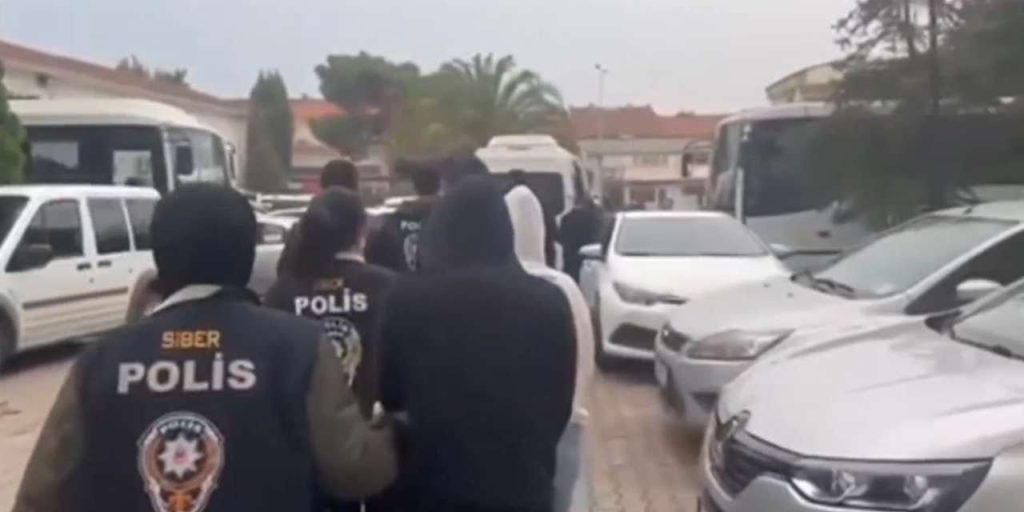 17 ilde siber suç operasyonu: 189 gözaltı