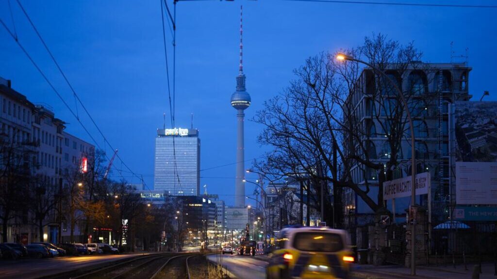 Alman savcılar: Berlin’de ‘Yahudilere saldırı planlamakla suçlanan 3 kişi’ gözaltına alındı