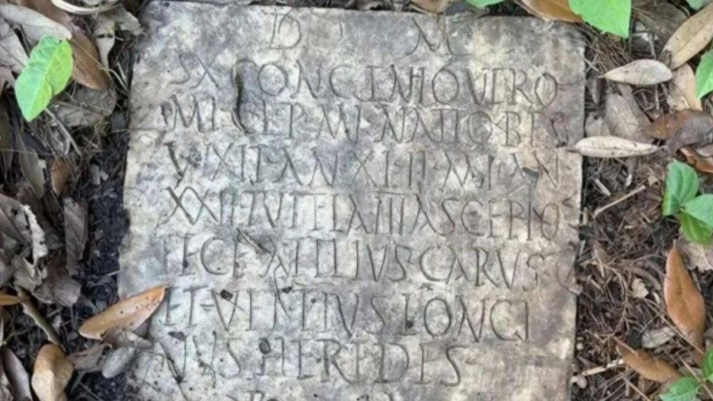 Arka bahçede 2 bin yıllık Roma mezarı buldular, FBI devreye girdi