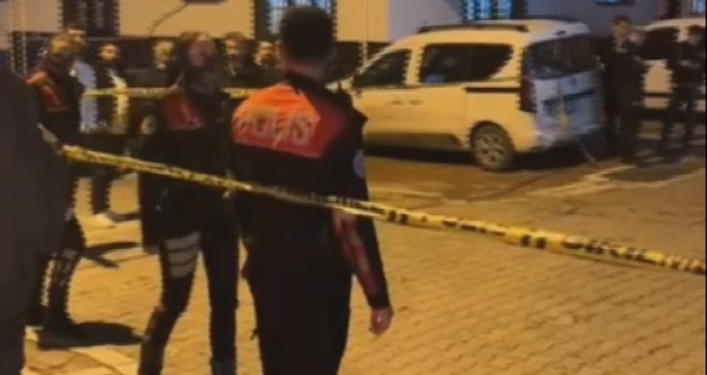 İstanbul’da sokak ortasında kanlı saldırı: Ölü ve yaralılar var