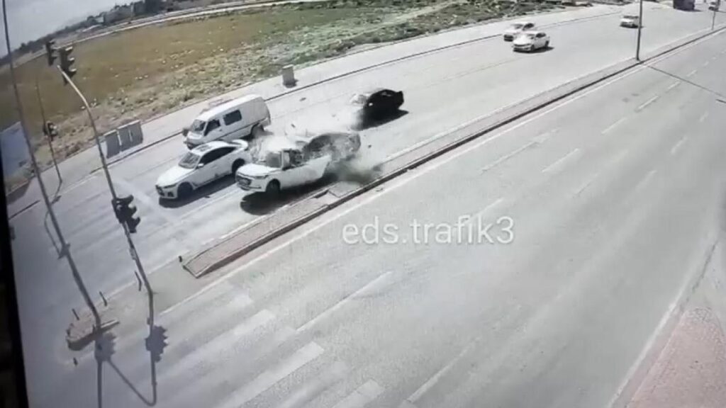 Konya’da cinayet gibi kaza! Korkunç görüntü kamerada, ışıkta bekleyen sürücü canından oldu