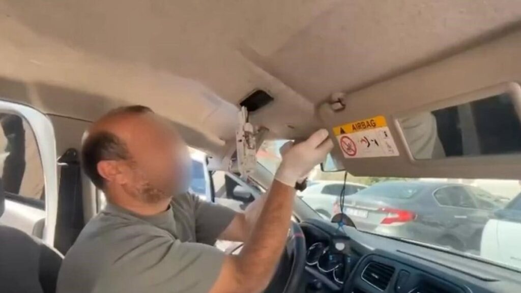 Otomobilin tavanındaki sır çözüldü! Polis gördüklerine inanamadı