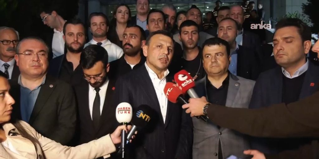Özgür Çelik: Bayrampaşa Belediyesi’ne çöktüler