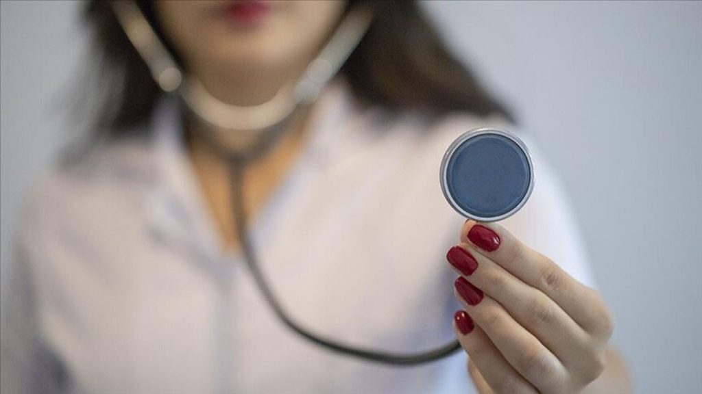 Sağlık çalışanlarının kıyafetlerinde yeni dönem: Hemşireler artık lacivert giyecek
