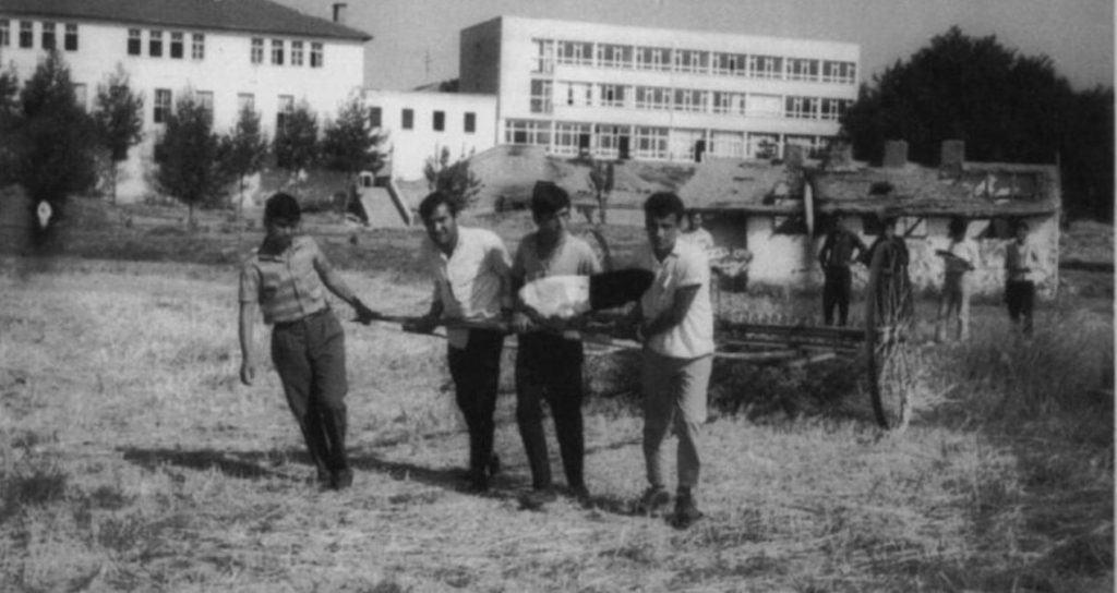 Tarihi okul çürüyor