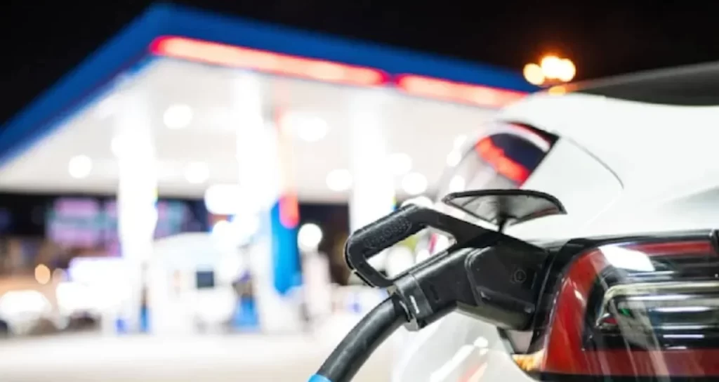 Türkiye’de 600’den fazla akaryakıt istasyonu bulunan petrol devi satışa çıkarıldı