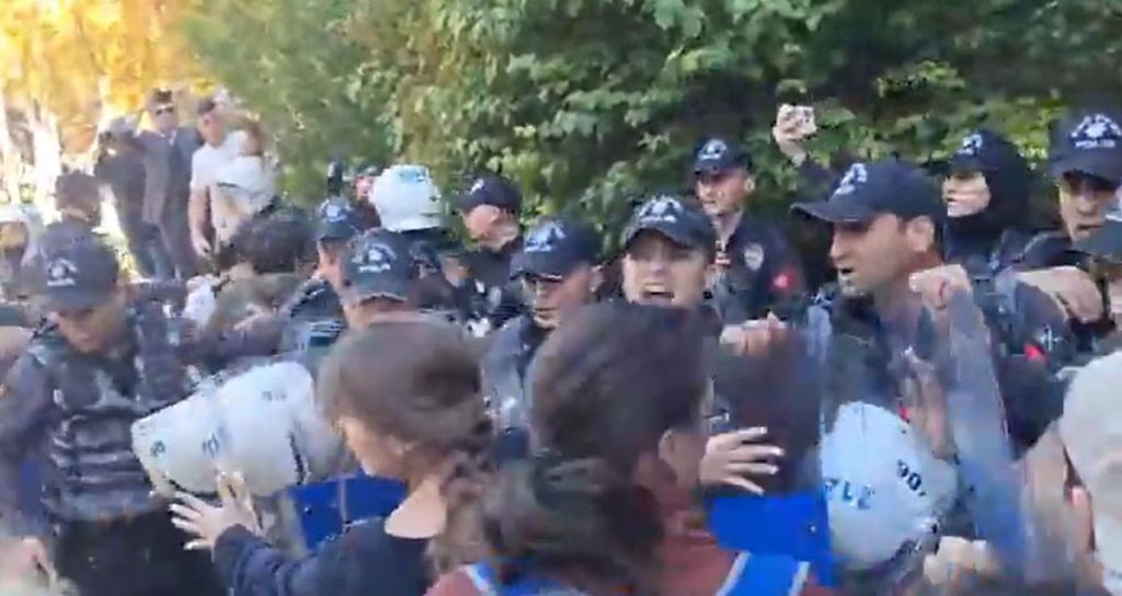 Üniversite öğrencilerine açıkça gözaltı tehdidi