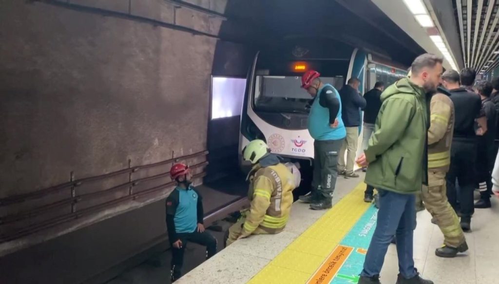 Üsküdar Marmaray İstasyonu’nda raylara atlayan kadın öldü