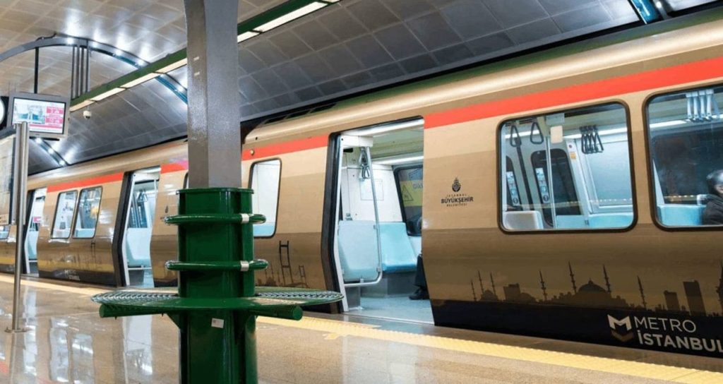 2 metro istasyonu şüpheli paket nedeniyle kapatılmıştı, seferler normale döndü