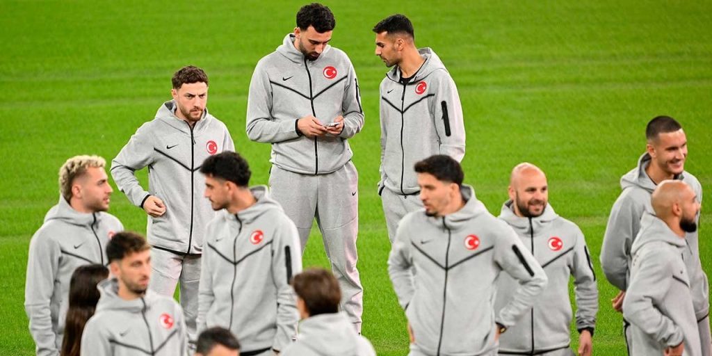 A Milli Takım La Cartuja Stadı’nda yürüyüş yaptı